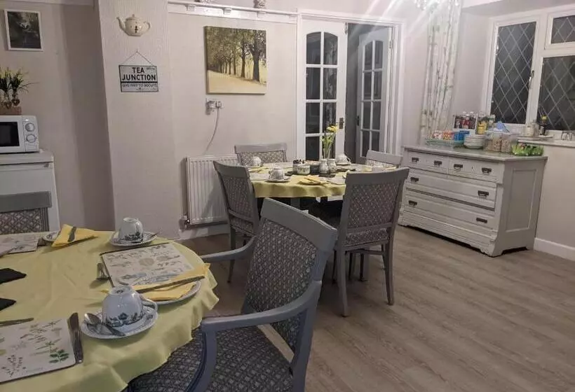 Majatalo Cwmbach Guest House