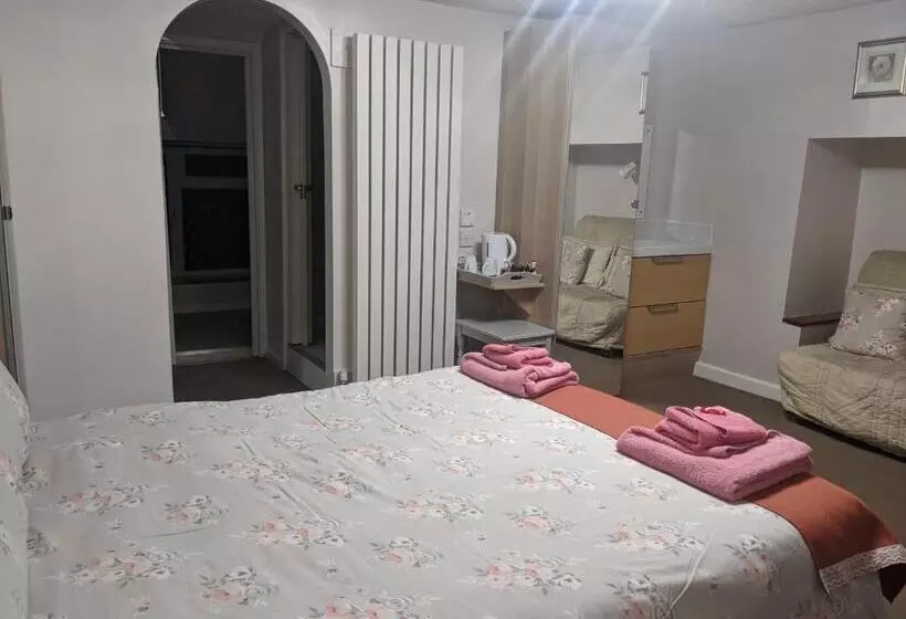 Majatalo Cwmbach Guest House