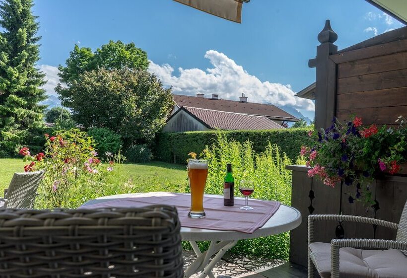 פנסיון Garni Zugspitz