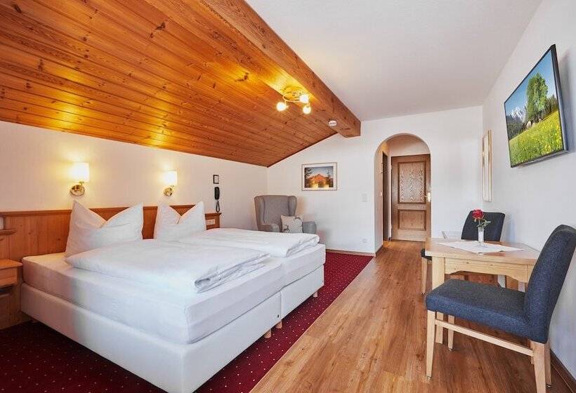 פנסיון Garni Zugspitz