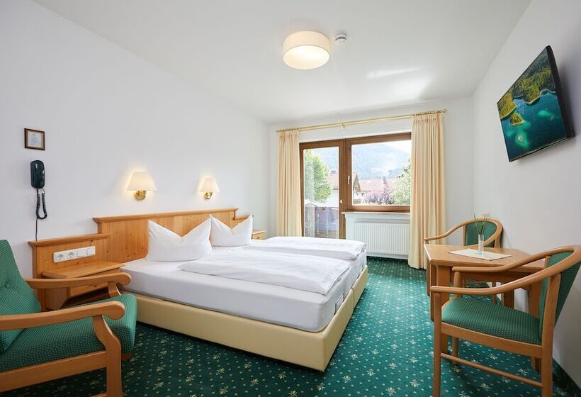 פנסיון Garni Zugspitz