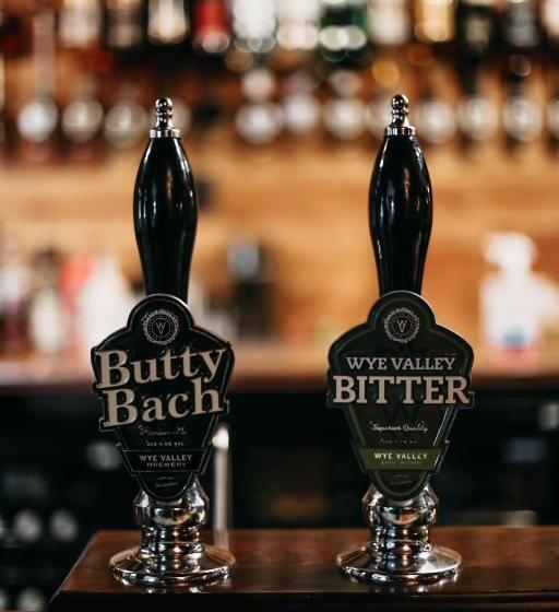 הוסטל Three Horseshoes Inn