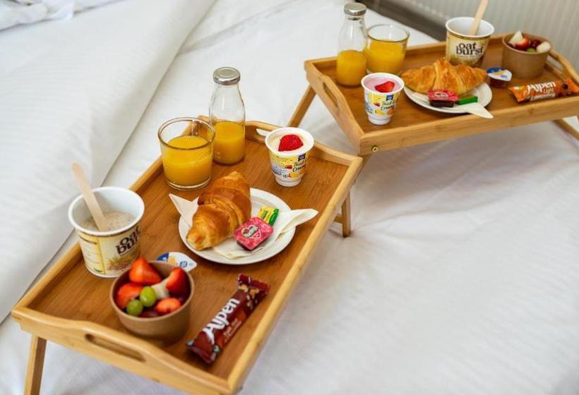 פנסיון Chestnuts Guest House