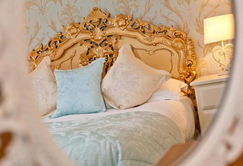 פנסיון Chestnuts Guest House