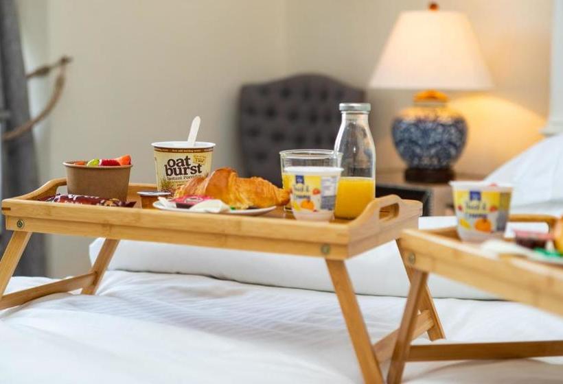 פנסיון Chestnuts Guest House