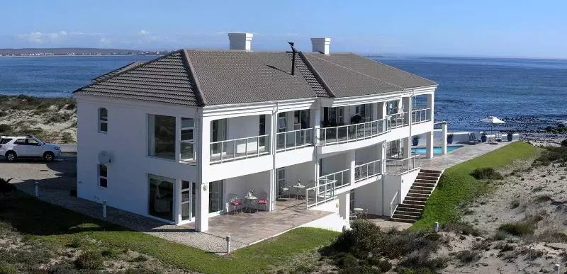 Majatalo Oystercatcher Lodge