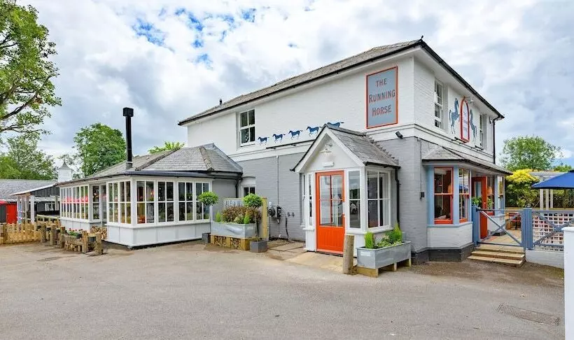 Majatalo The Running Horse