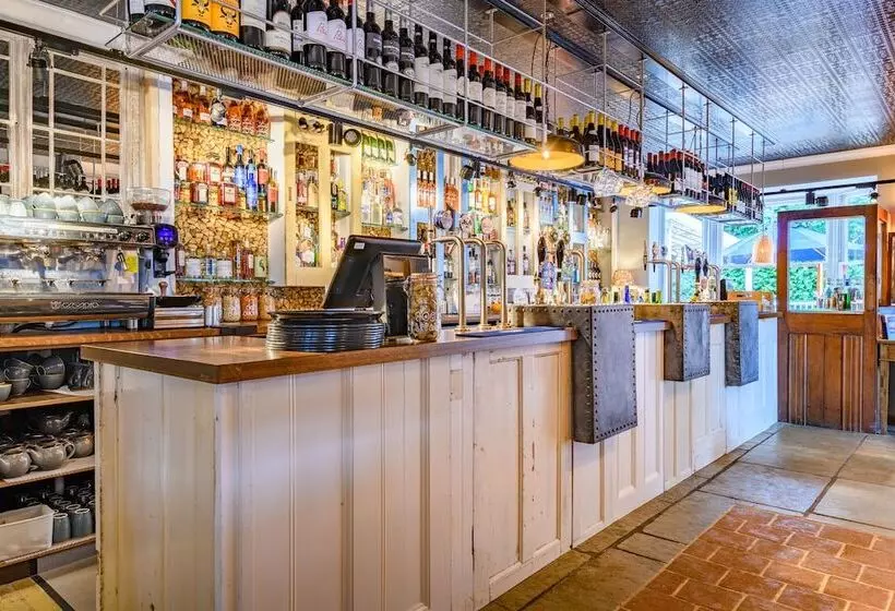 Majatalo The Running Horse