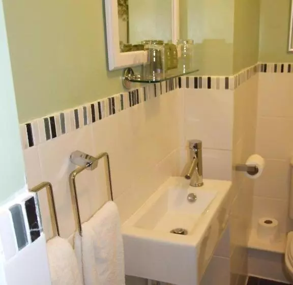 Majatalo Wereham House