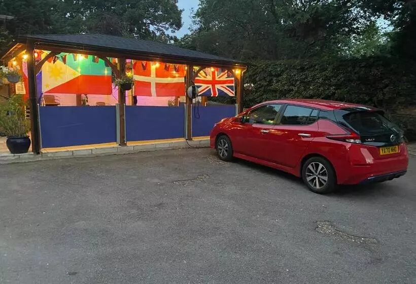 Majatalo Wereham House