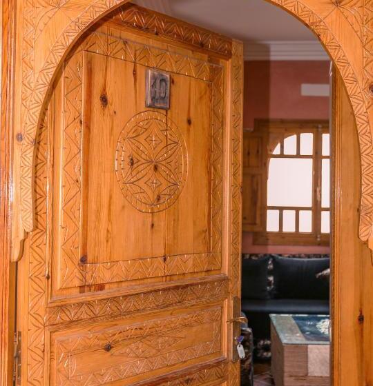 تختخواب و صبحانه Chez Mamouchthka