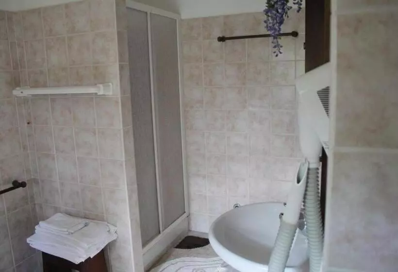 هتل Agriturismo Casale Le Burgne