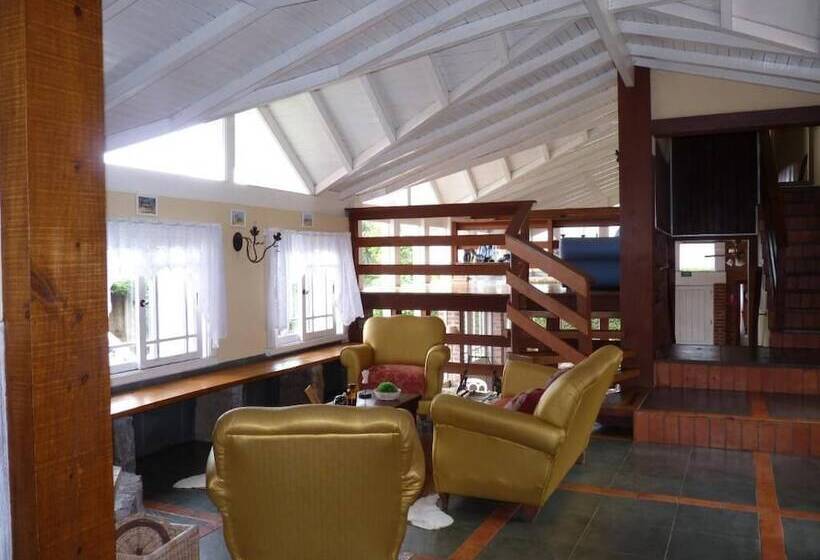 پانسیون Aardvark Inn Pousada