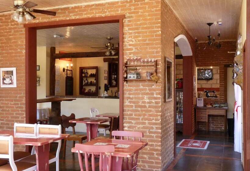 پانسیون Aardvark Inn Pousada