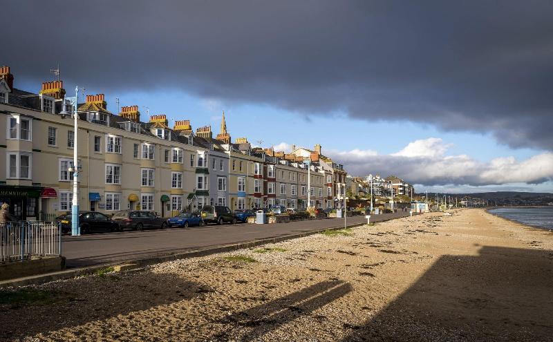 Пансион Channel View Guest House