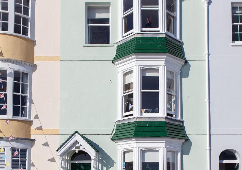 Пансион Channel View Guest House