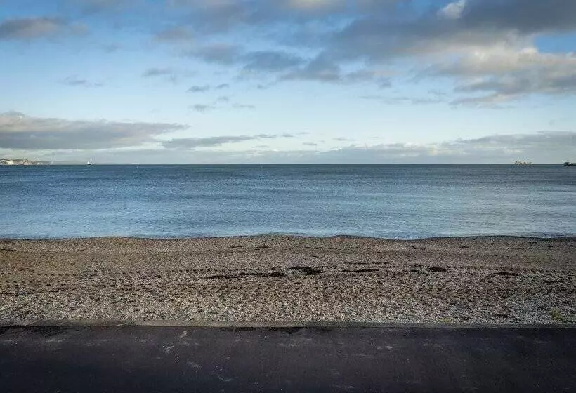 Majatalo Channel View Guest House