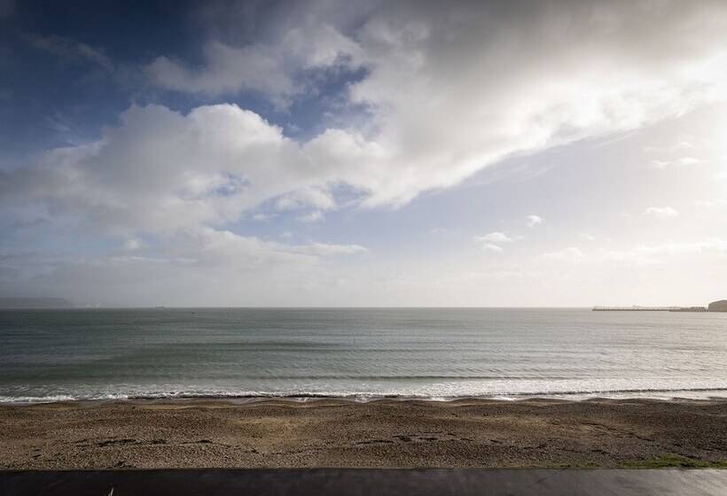 Пансион Channel View Guest House