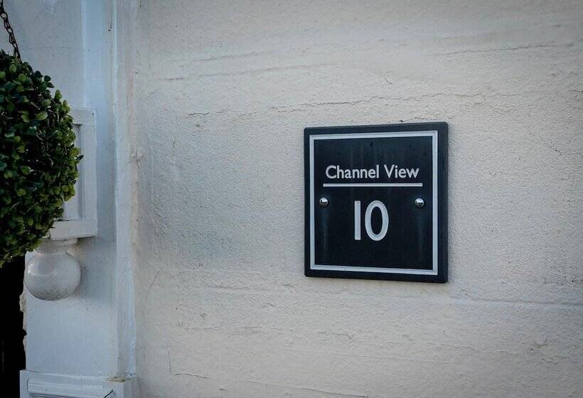 Пансион Channel View Guest House