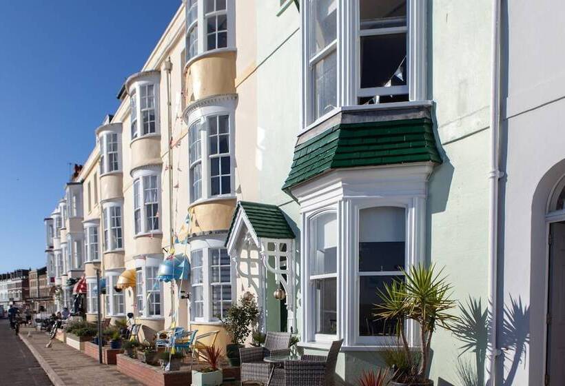 Пансион Channel View Guest House