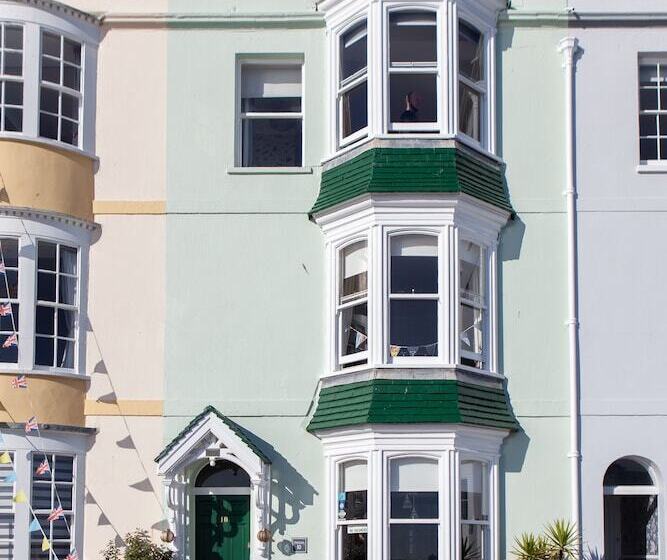 Пансион Channel View Guest House