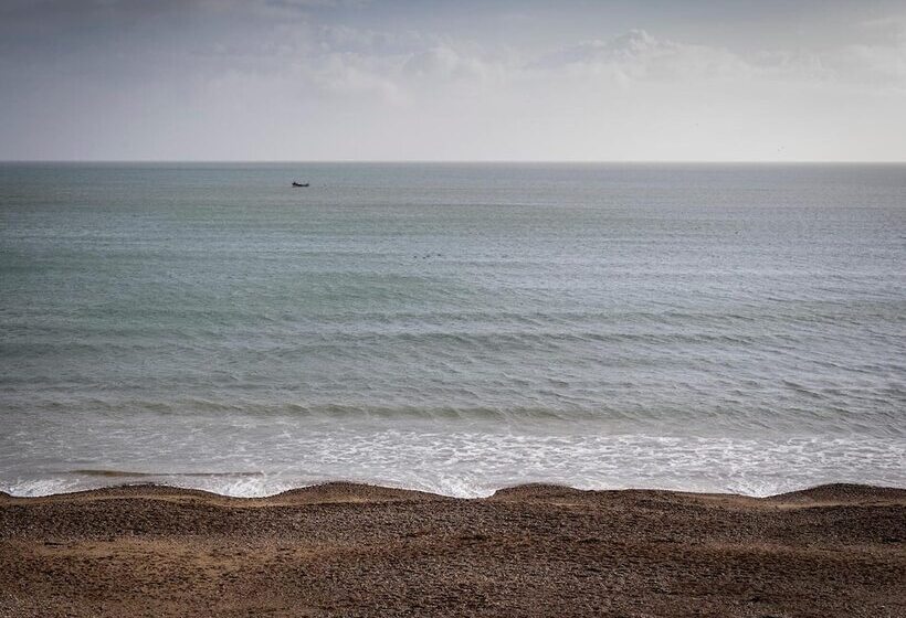 Пансион Channel View Guest House