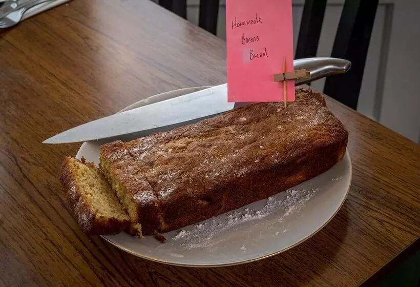 Majatalo Channel View Guest House