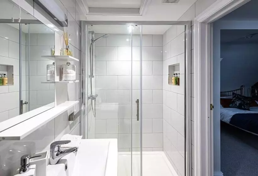 Majatalo Channel View Guest House