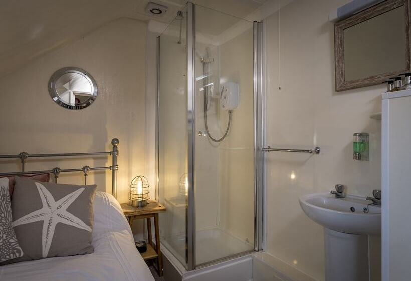 Пансион Channel View Guest House