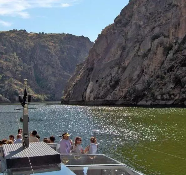 Majatalo Flor Do Douro   Comércio E Hotelaria, Lda