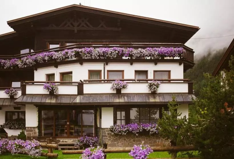 ペンション Garni Stefani