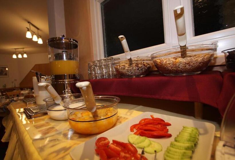 ペンション Gästehaus Alpina