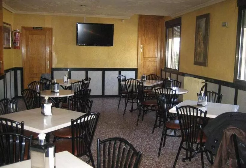 Majatalo Hostal El Sevillano