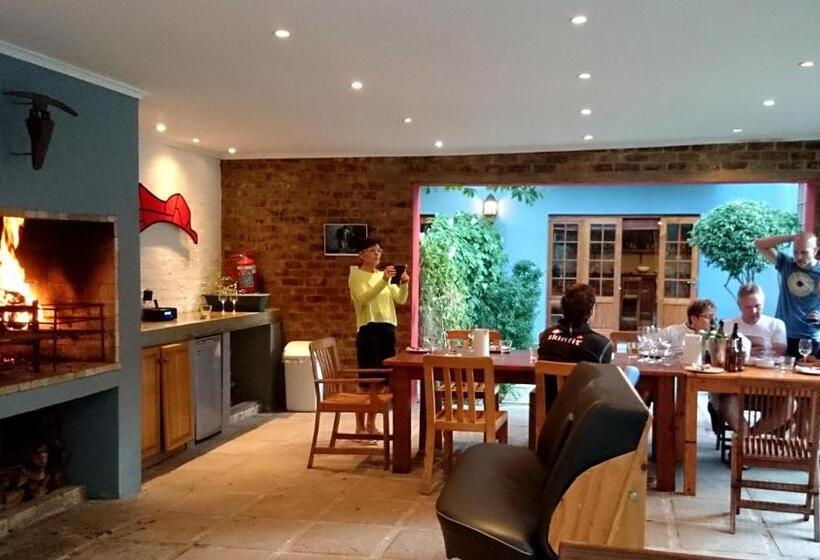 פנסיון House Of House Guest House