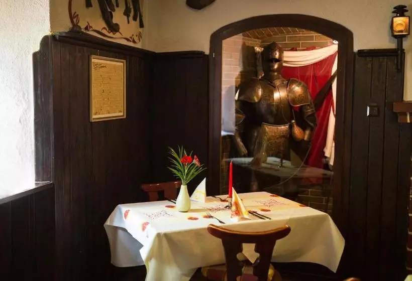 ペンション Reichsschenke Zum Ritter Götz Garni