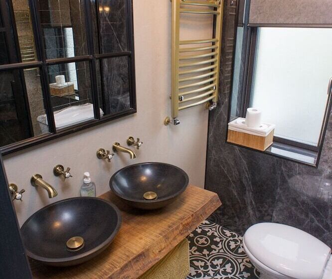 פנסיון The Poplars Boutique Bb