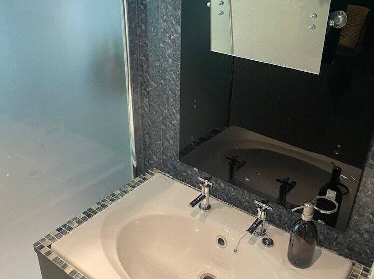 膳宿费 The Poplars Boutique Bb