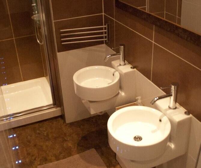 פנסיון The Poplars Boutique Bb