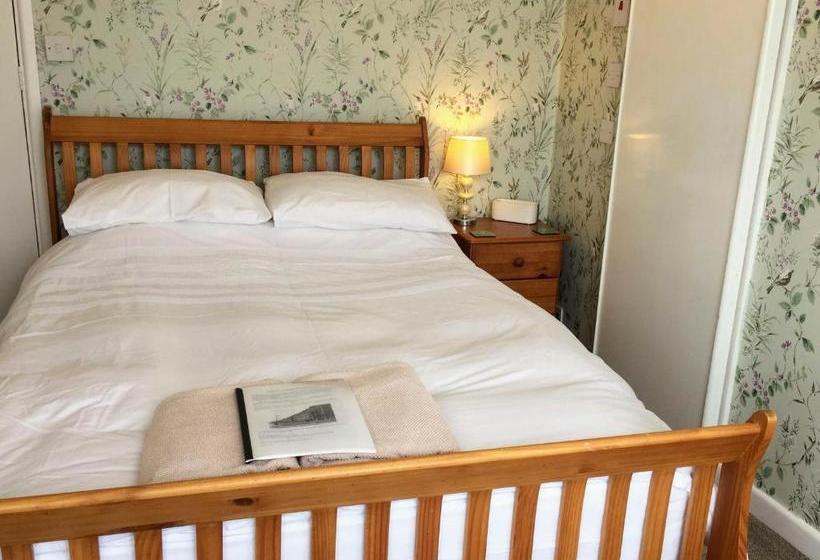 Пансион Whitecliff Guest House