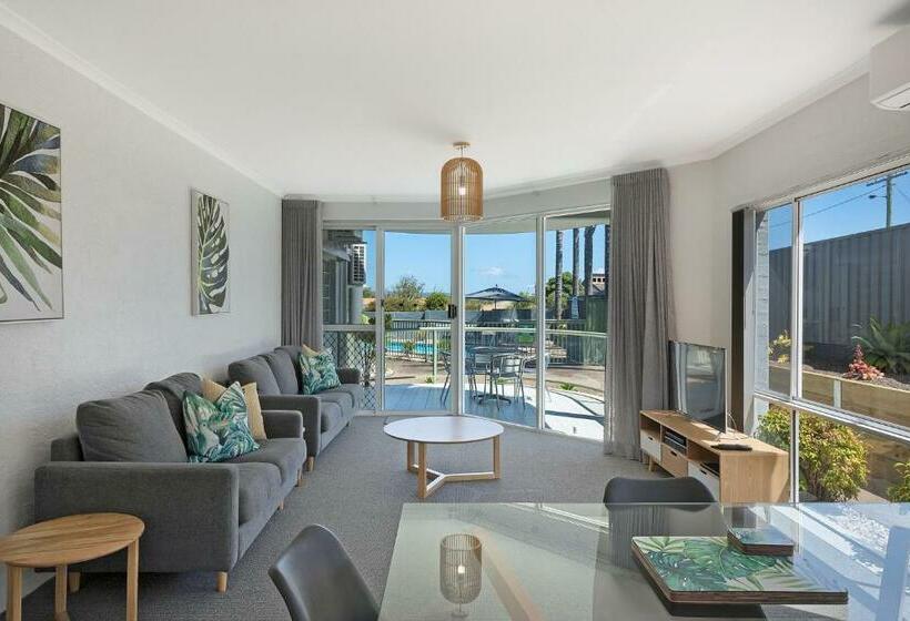 The Palms Apartments