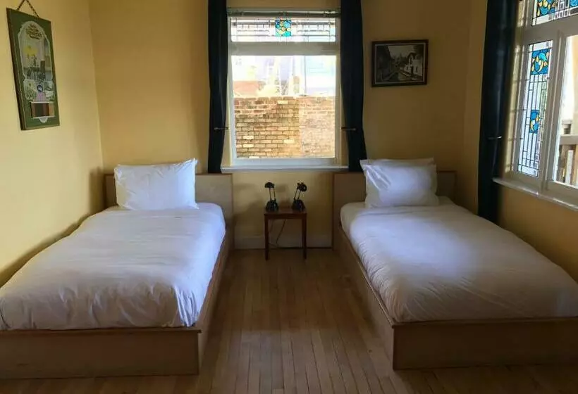 هاستل The Inn At Tough City