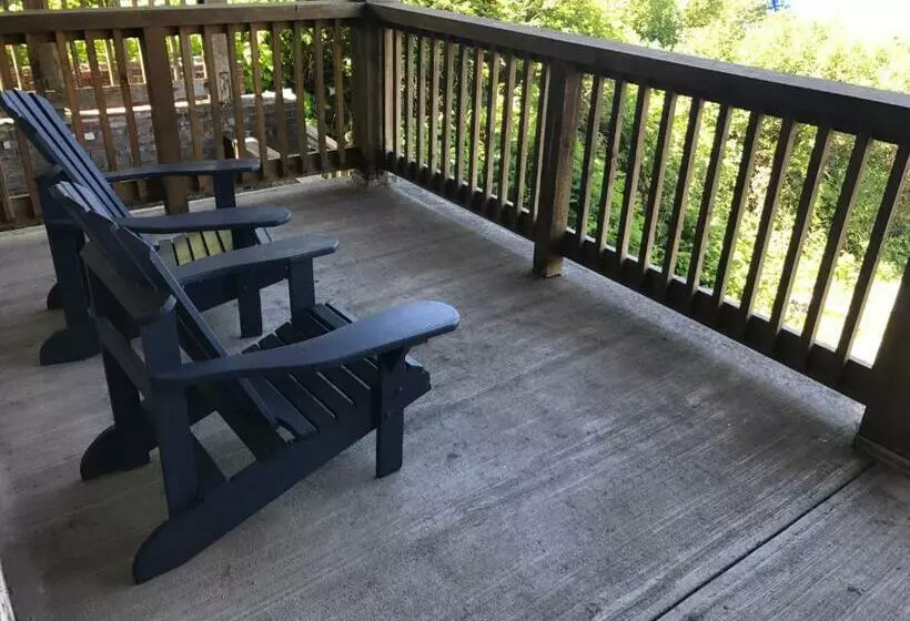 هاستل The Inn At Tough City