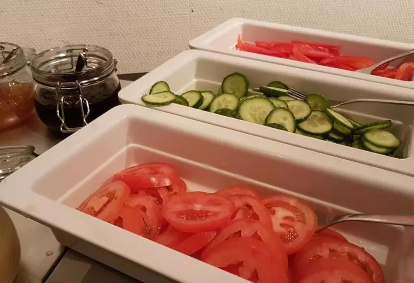 Majatalo Karlskoga Folkhögskola Vandrarhem Udden