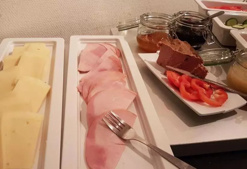 Majatalo Karlskoga Folkhögskola Vandrarhem Udden