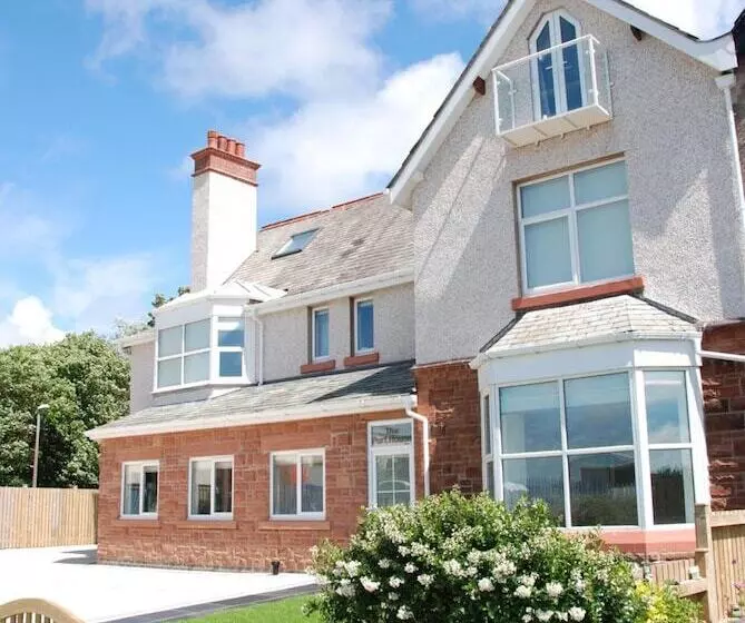 ペンション The Port House