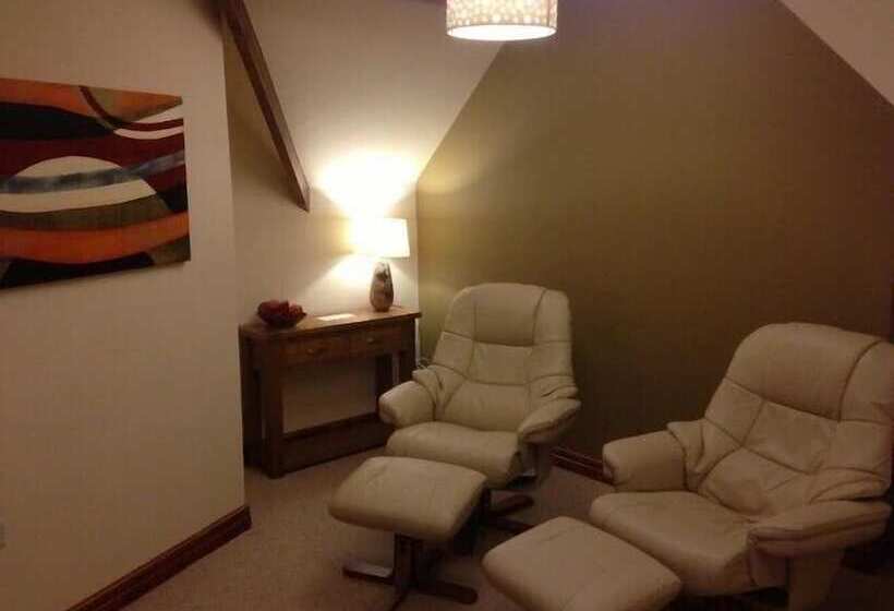 膳宿费 The Port House