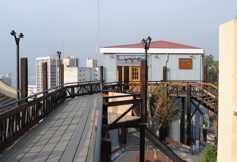 هاستل Hostal Maison De La Mer