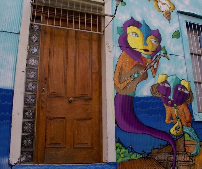 هاستل Hostal Maison De La Mer