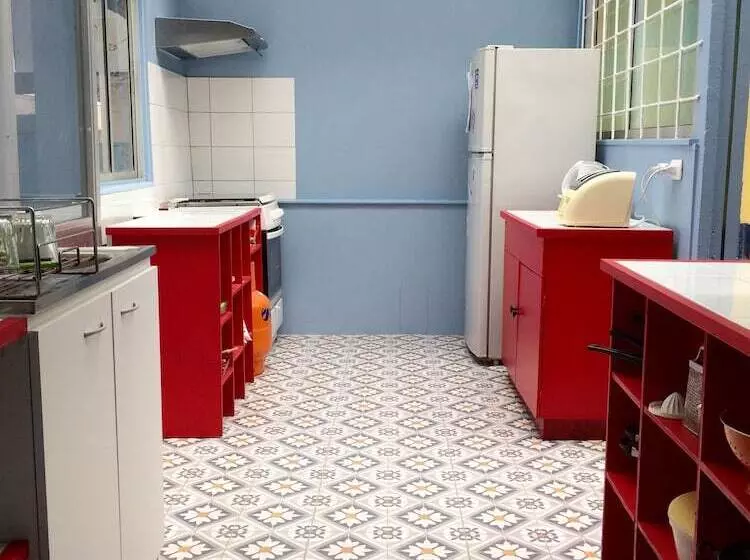 هاستل Hostal Maison De La Mer