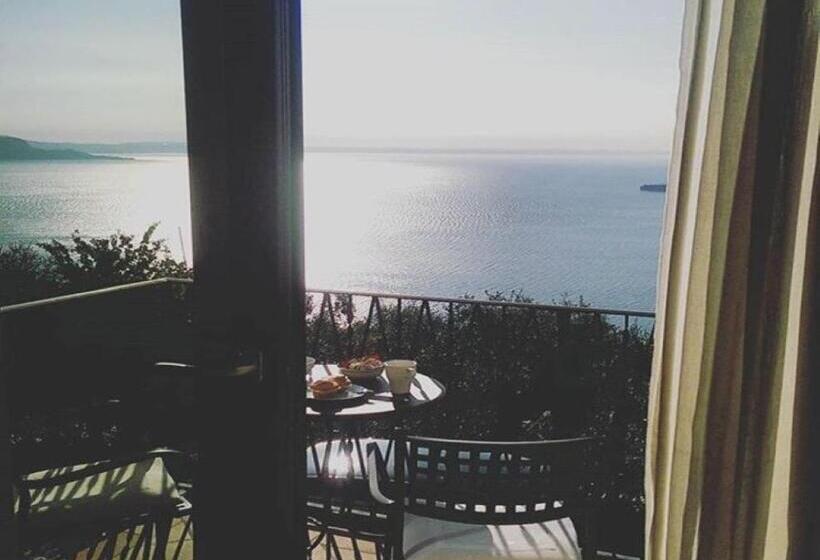 Отель Agriturismo Il Casale Del Lago